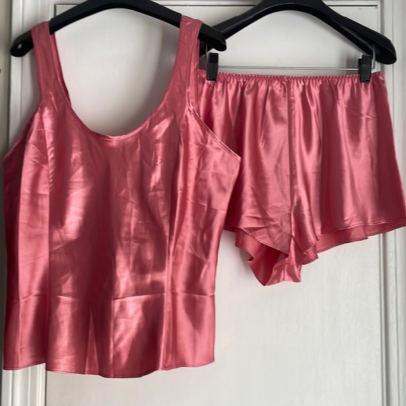The Lingerie Collection Other - The Lingerie Collection 2 Piece Shorty Sleep Set L